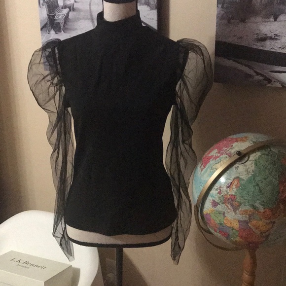 Tops - Victorian style puff sleeve blouse sz M